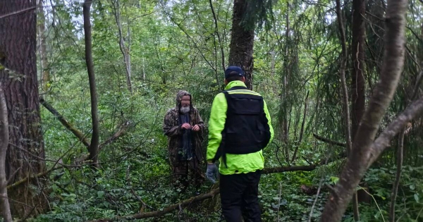 Нижегородские полицейские спасли застрявшего с машиной в болоте грибника Нижегородские полицейские спасли застрявшего с машиной в болоте грибника