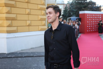 Звезды российского кино прошли по красной дорожке «Горький fest»: фоторепортаж Звезды российского кино прошли по красной дорожке «Горький fest»: фоторепортаж