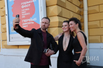 Звезды российского кино прошли по красной дорожке «Горький fest»: фоторепортаж Звезды российского кино прошли по красной дорожке «Горький fest»: фоторепортаж