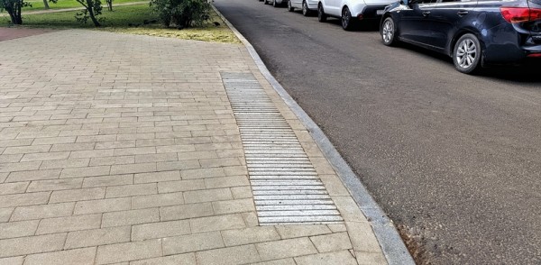 Тактильная плитка и удобные съезды: в Нижнем Новгороде ремонтируются дороги с учетом доступной среды по нацпроекту &laquo;Инфраструктура для жизни&raquo;