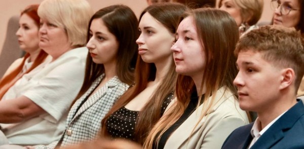730 нижегородских выпускников окончили школу на &laquo;отлично&raquo;, &laquo;стобалльниками&raquo; по результатам ЕГЭ стали больше 60 человек, 200-балльниками трое