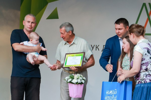Победителей городских конкурсов &laquo;Молодая семья&raquo; и &laquo;Древо семьи&raquo; наградили в обновлённом парке имени 1 Мая