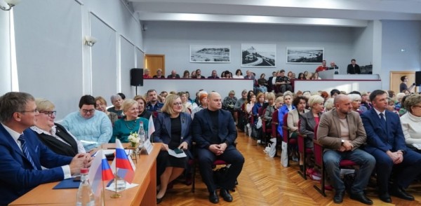 Более 240 педагогов приняли участие в городской конференции &laquo;Образование на службе Отечеству: лучшие педагогические практики&raquo;