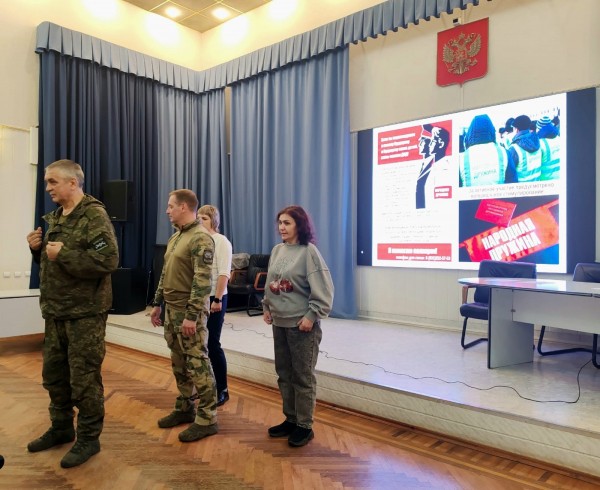 43 народных дружинника наградили в Нижнем Новгороде за активное участие в охране общественного порядка 43 народных дружинника наградили в Нижнем Новгороде за активное участие в охране общественного порядка