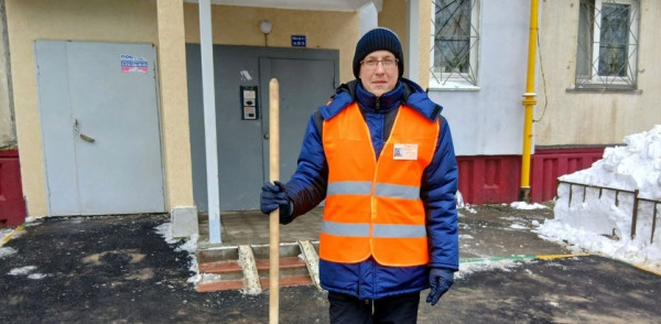 Михаил Морозов из Ленинского района стал лучшим дворником Нижнего Новгорода в конкурсе по итогам зимней уборки Михаил Морозов из Ленинского района стал лучшим дворником Нижнего Новгорода в конкурсе по итогам зимней уборки