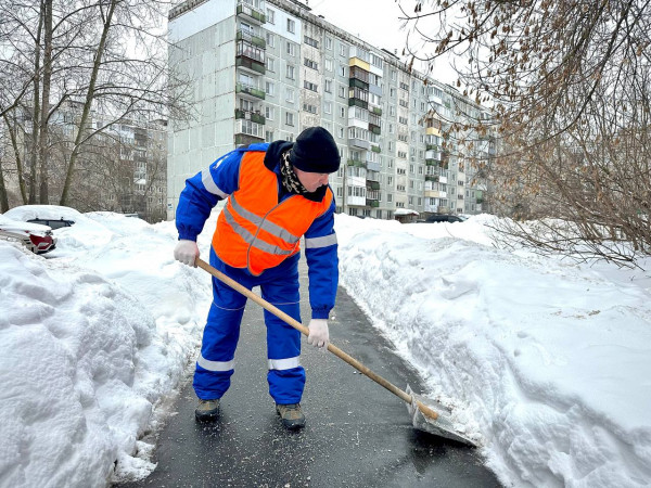 Михаил Морозов из Ленинского района стал лучшим дворником Нижнего Новгорода в конкурсе по итогам зимней уборки Михаил Морозов из Ленинского района стал лучшим дворником Нижнего Новгорода в конкурсе по итогам зимней уборки