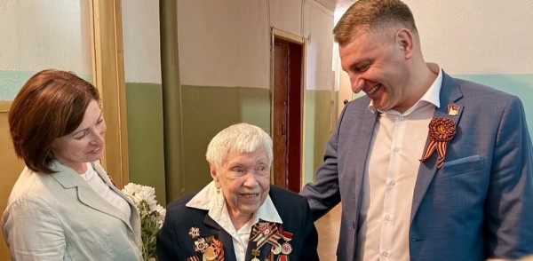 В Советском районе поздравили ветеранов Великой Отечественной войны с приближающимся Днём Победы В Советском районе поздравили ветеранов Великой Отечественной войны с приближающимся Днём Победы