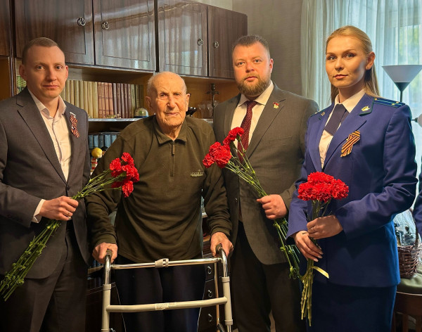 В Канавинском районе в преддверии Великой Победы поздравили ветеранов Великой Отечественной войны