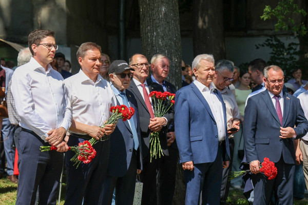 Юрий Шалабаев принял участие в церемонии открытия памятника академику, основателю Института прикладной физики РАН Андрею Гапонову-Грехову