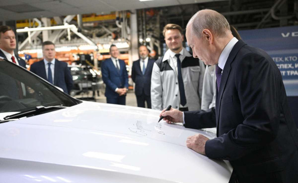 Владимир Путин ознакомился с новыми разработками в нижегородском автокластере Владимир Путин ознакомился с новыми разработками в нижегородском автокластере
