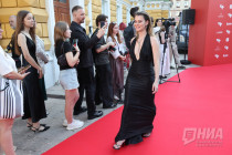 Звезды российского кино прошли по красной дорожке «Горький fest»: фоторепортаж Звезды российского кино прошли по красной дорожке «Горький fest»: фоторепортаж