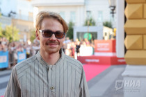 Звезды российского кино прошли по красной дорожке «Горький fest»: фоторепортаж Звезды российского кино прошли по красной дорожке «Горький fest»: фоторепортаж