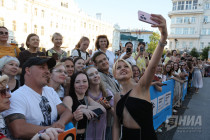 Звезды российского кино прошли по красной дорожке «Горький fest»: фоторепортаж Звезды российского кино прошли по красной дорожке «Горький fest»: фоторепортаж