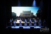 Звезды российского кино прошли по красной дорожке «Горький fest»: фоторепортаж Звезды российского кино прошли по красной дорожке «Горький fest»: фоторепортаж